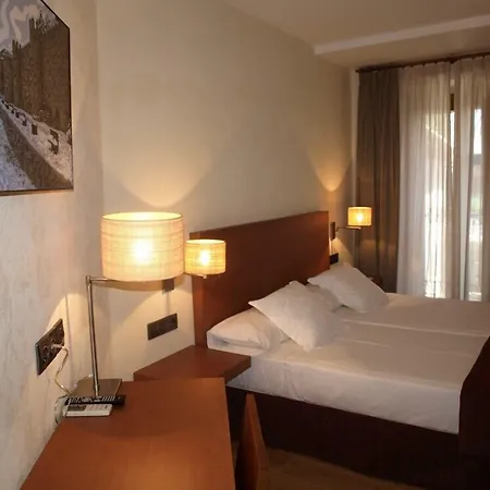 Leyendas فندق 3*